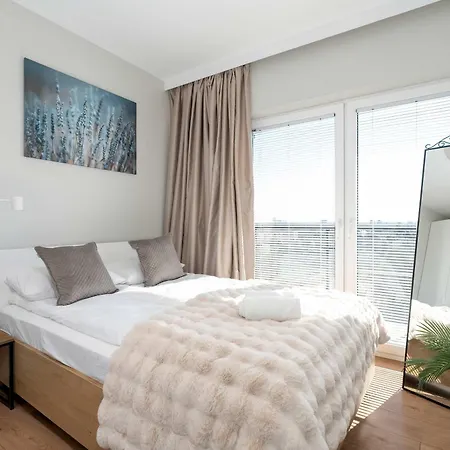 Apartment Bright Bulgarska With Parking Near Enea Stadium By Renters